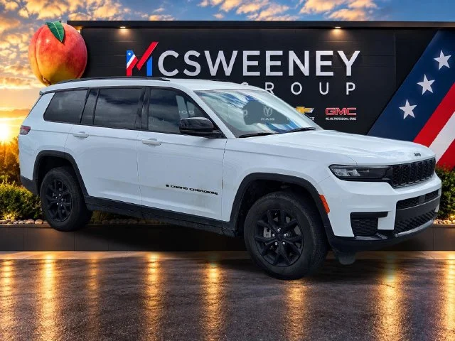 Used 2024 White Jeep Altitude image 7
