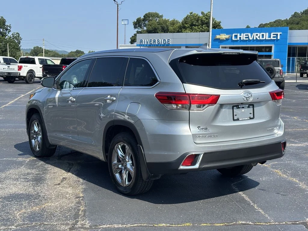 Used 2019 Silver Toyota Limited Platinum image 9