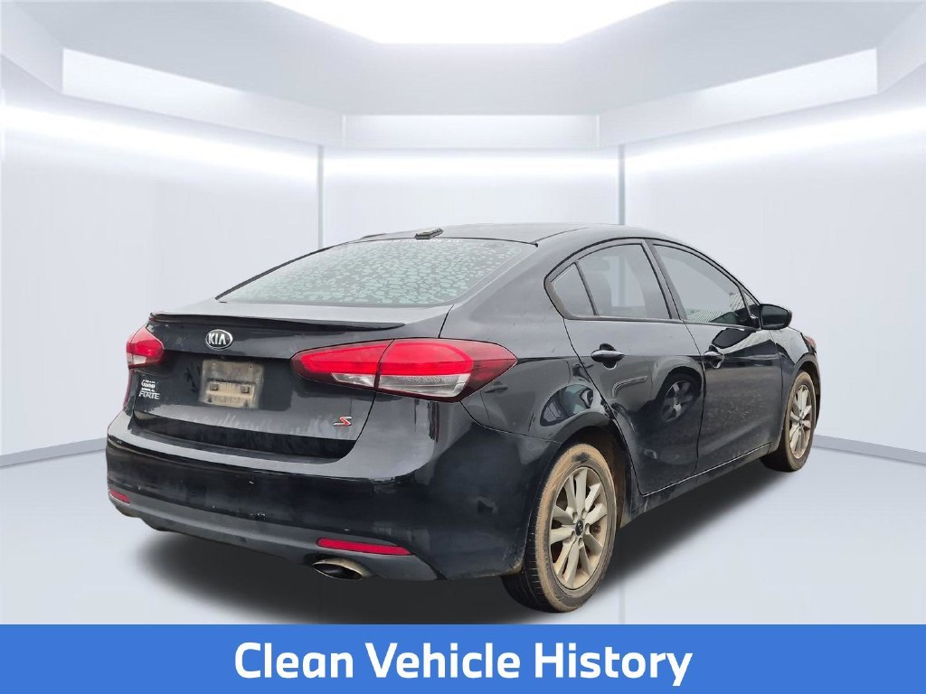 Used 2017 Black Kia S image 4