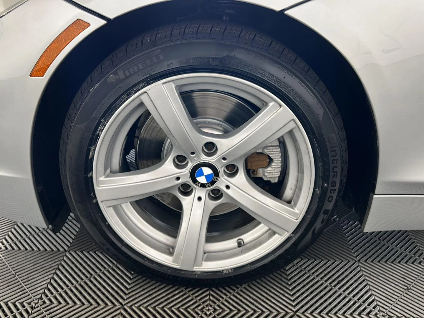 Used 2009 Titanium Silver Metallic BMW sDrive30i image 12