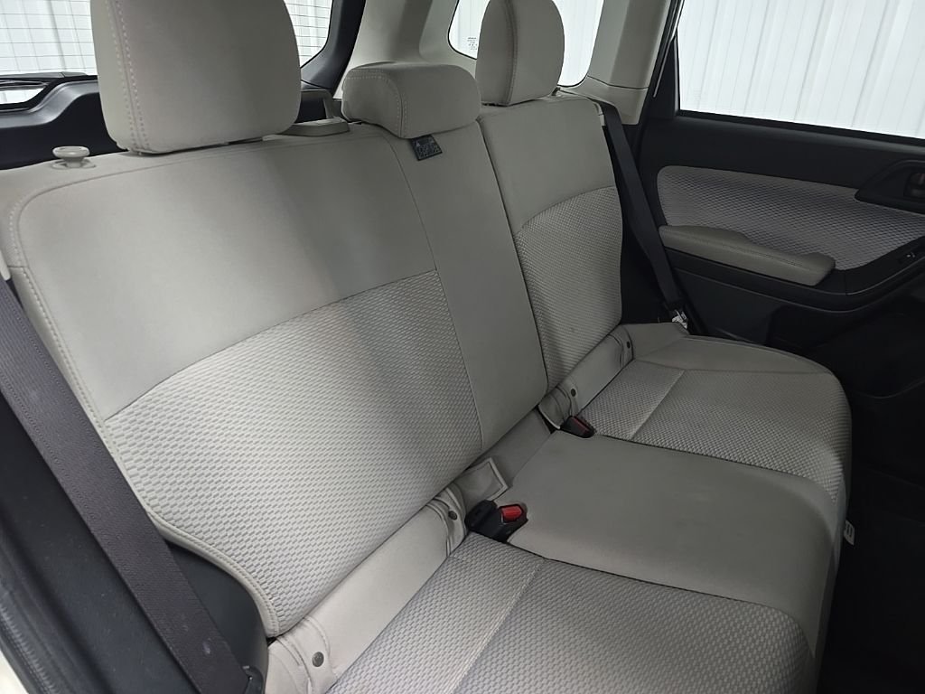 Used 2018 White Subaru 2.5i image 18