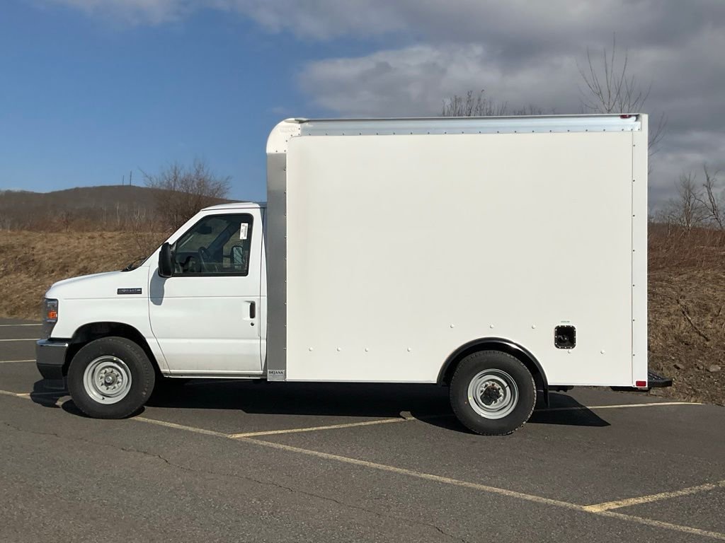 New 2026 Oxford White Ford E-350 SRW image 24