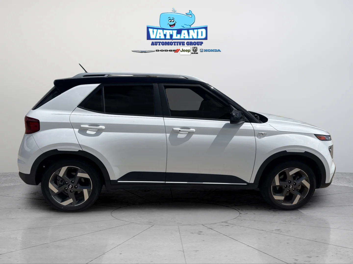 Used 2023 Ceramic White Hyundai Limited image 13
