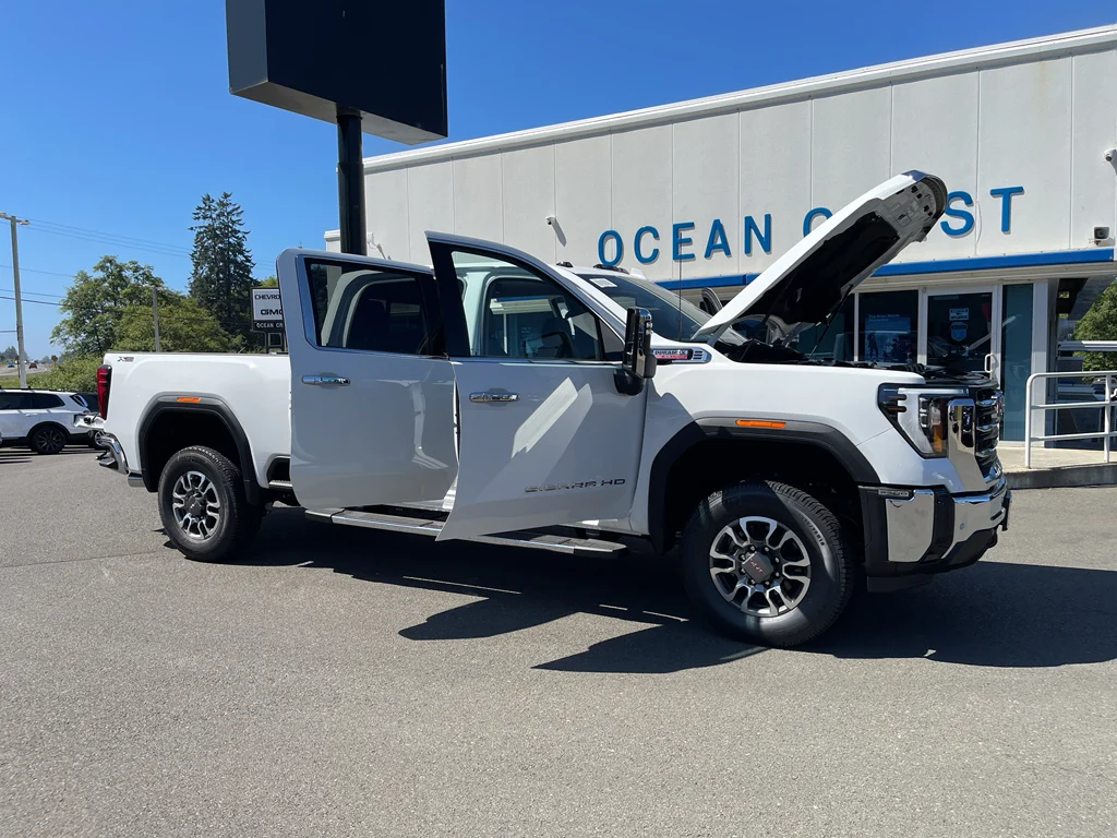 2025 GMC Sierra 3500HD SLT - Photo 38