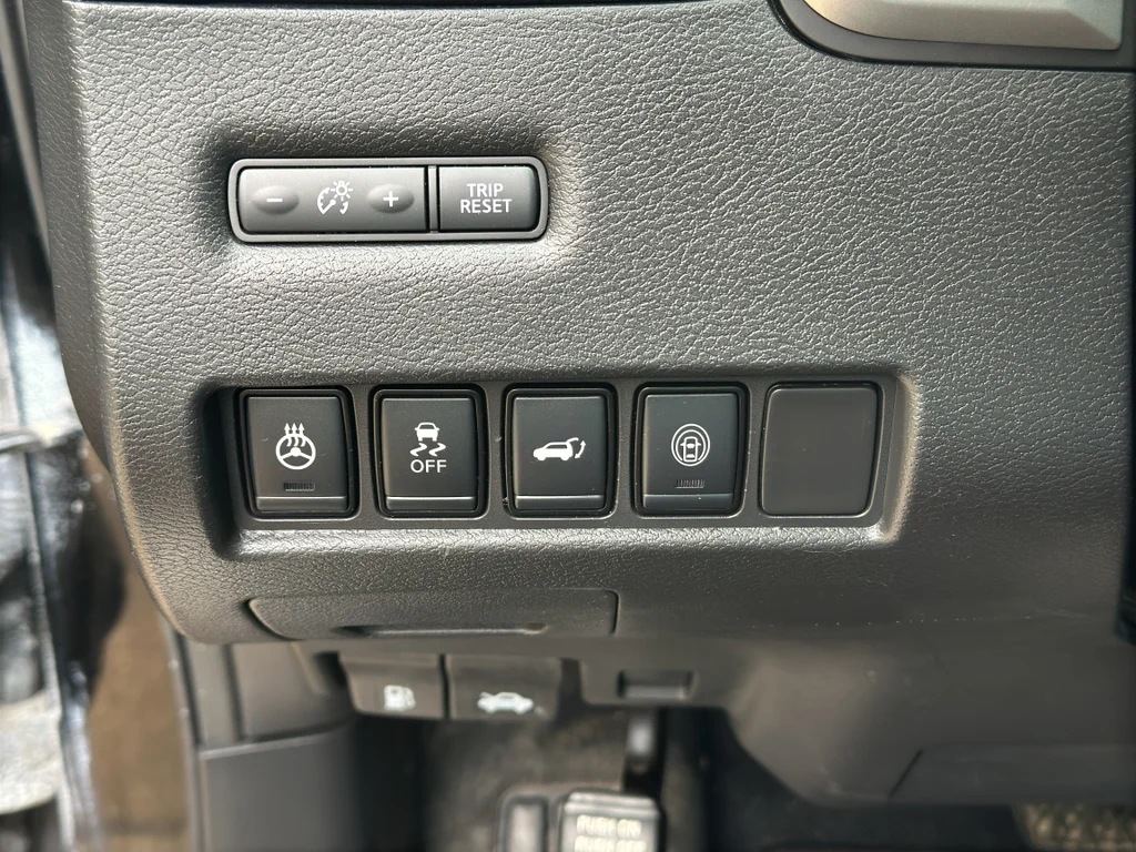 Used 2021 Magnetic Black Pearl Nissan Platinum image 25
