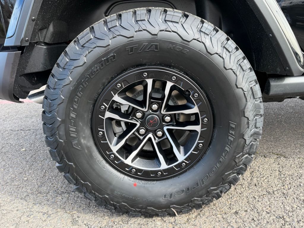 New 2026 Black Clear-Coat Exterior Paint Jeep Rubicon image 10