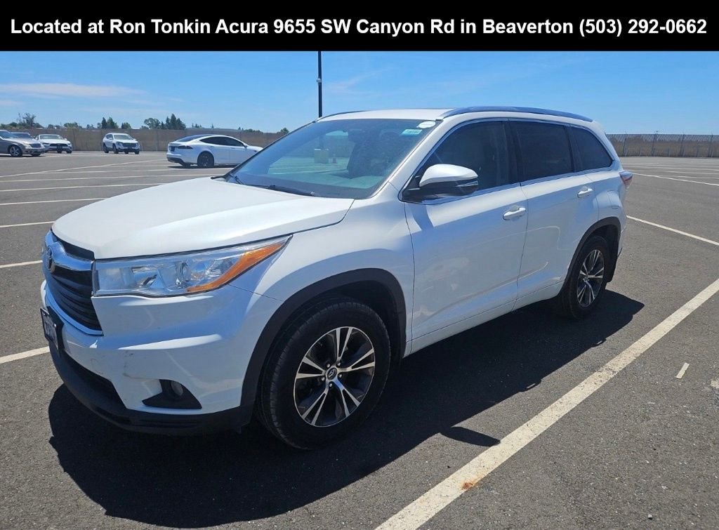 Used 2016 Blizzard Pearl Toyota XLE V6 image 3