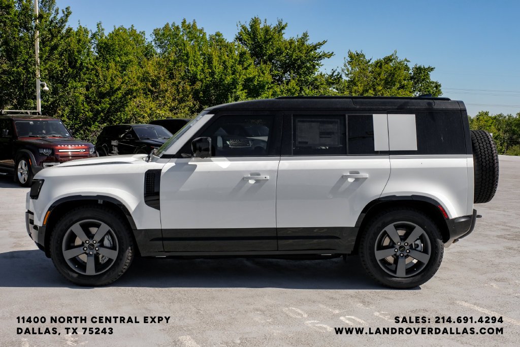 New 2026 Fuji White Land Rover X-Dynamic SE image 9