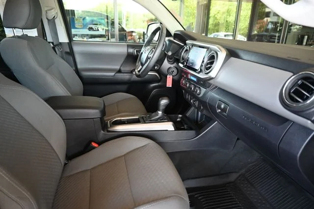 Used 2022 Gray Toyota SR5 image 19