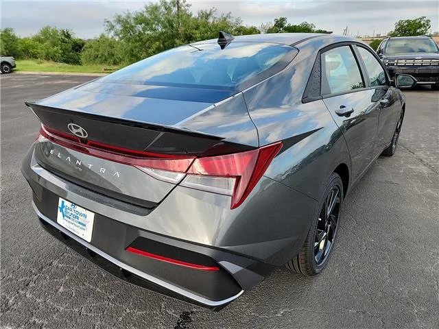 New 2026 Amazon Gray Hyundai SEL Sport image 4