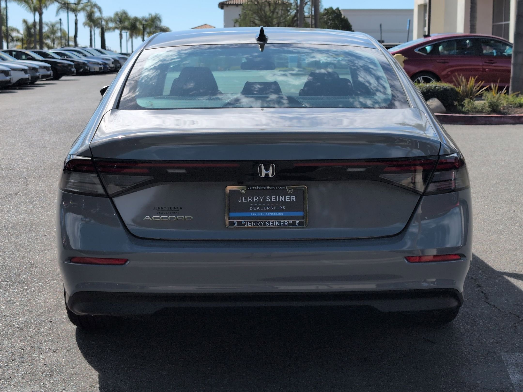 New 2025 Urban Gray Pearl Honda SE image 4