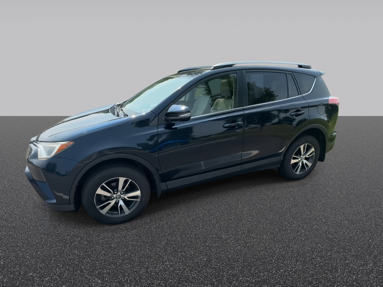 Used 2018 Galactic Aqua Mica Toyota XLE image 4