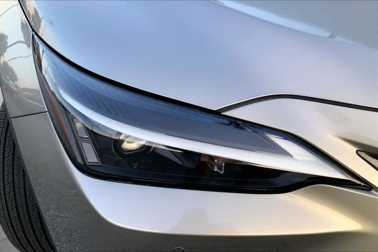 Used 2025 Atomic Silver Lexus Premium image 26