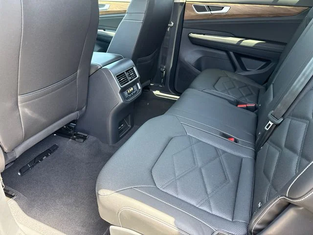New 2026 Deep Black Pearl Volkswagen 2.0T SE image 36