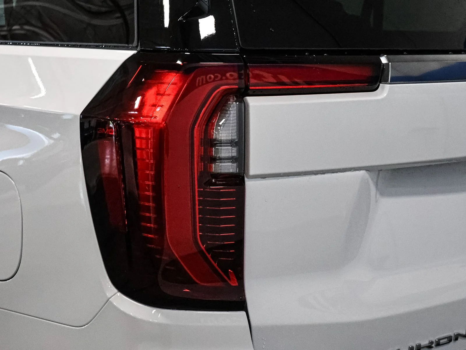 New 2026 White GMC AT4 image 15