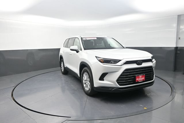 Used 2026 Beige Toyota XLE image 4