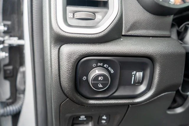 Used 2022 Silver Ram Big Horn/Lone Star image 22