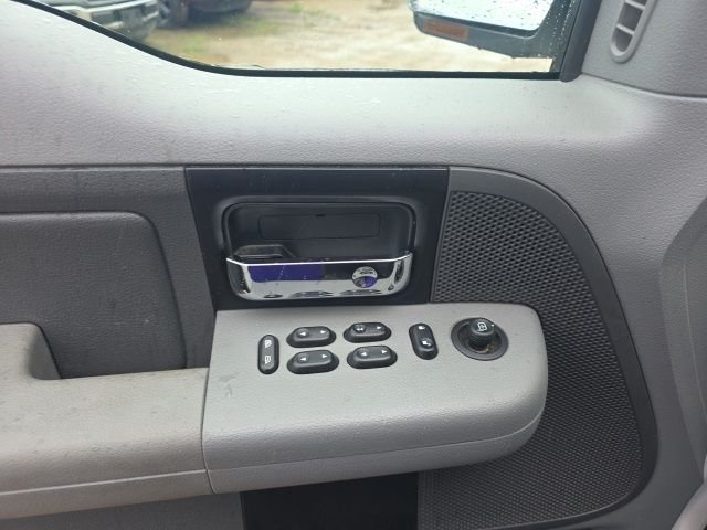Used 2008 White Ford  image 12