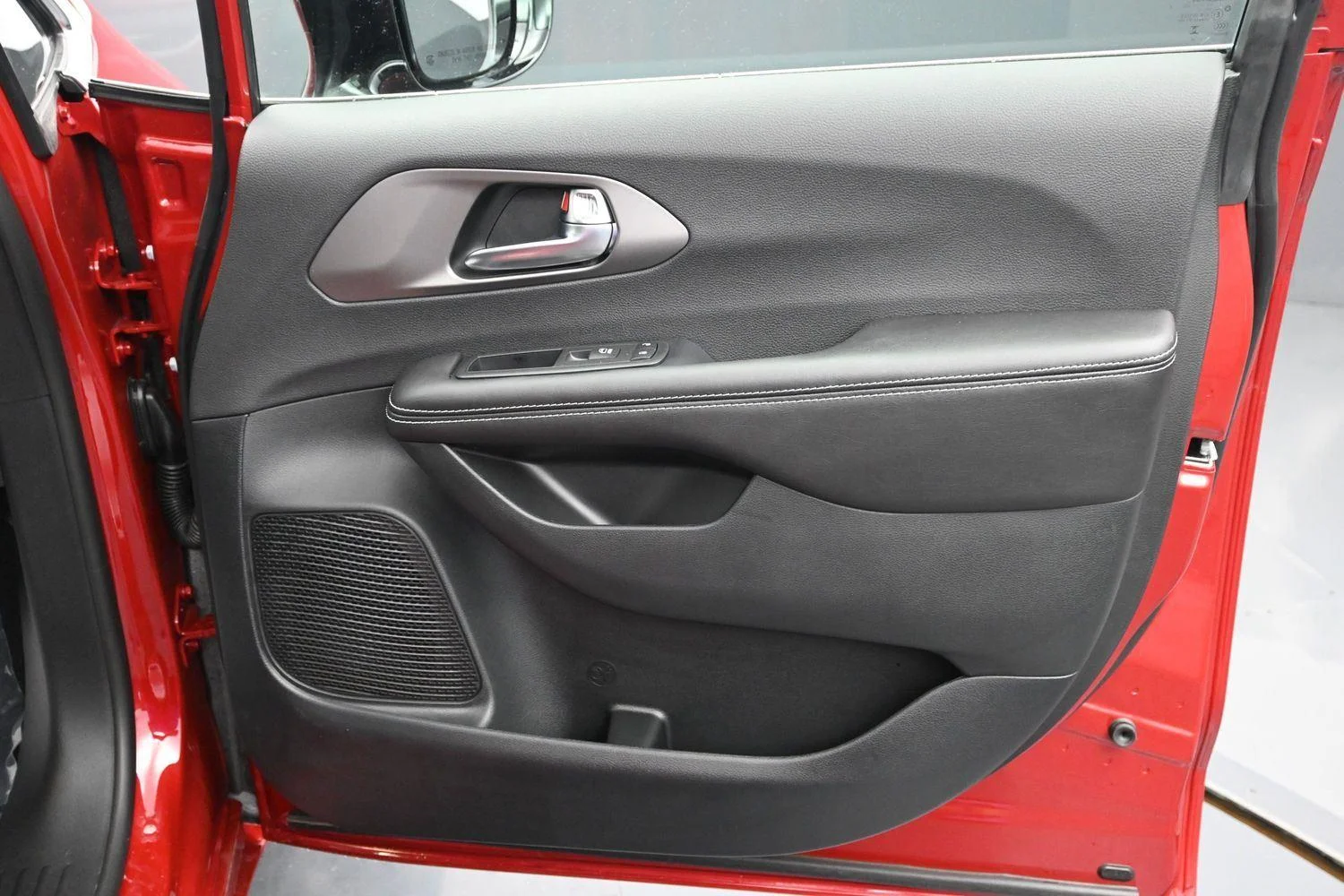 2027 Chrysler Pacifica Select - Photo 7
