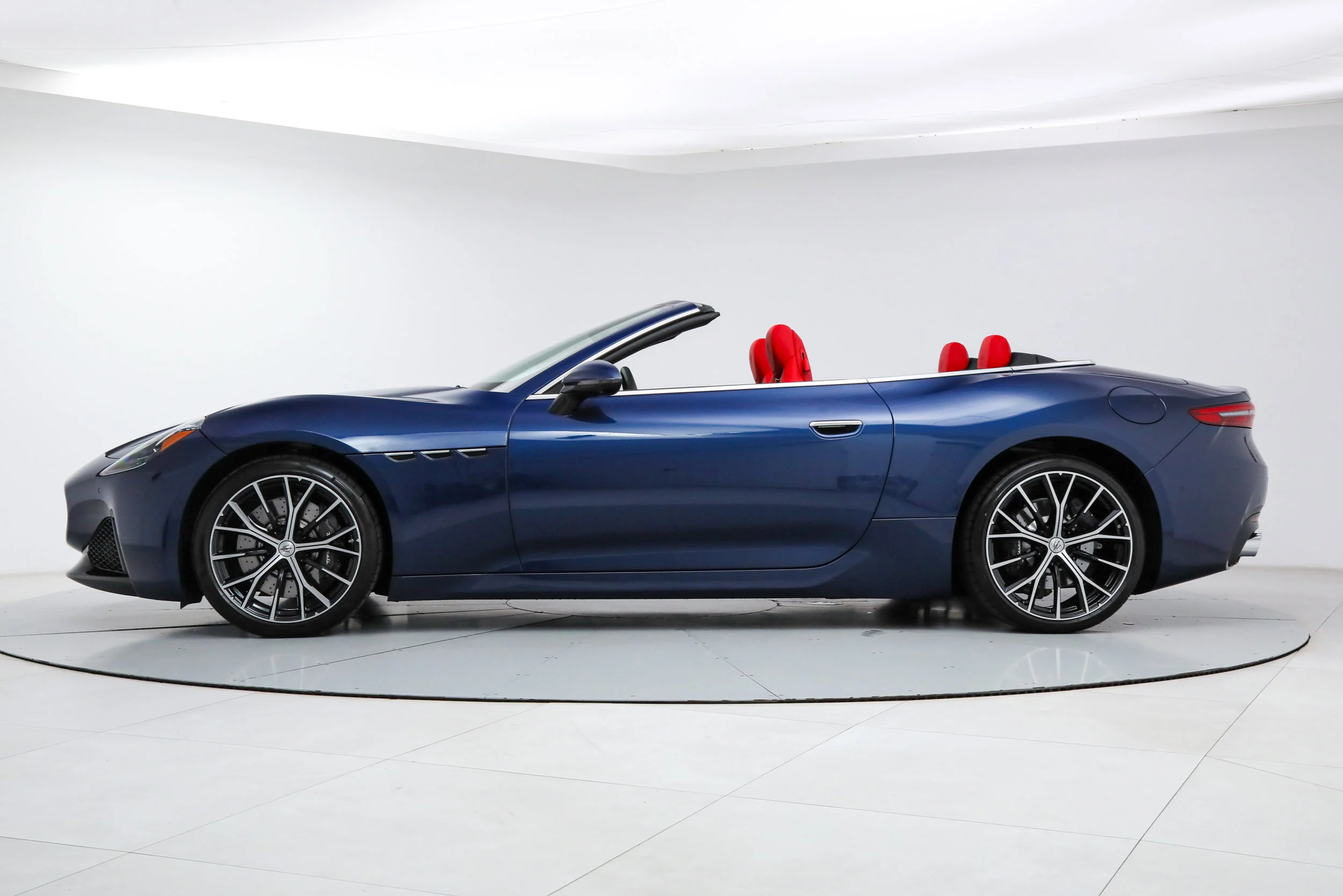 Certified Used 2026 Blue Maserati  image 2