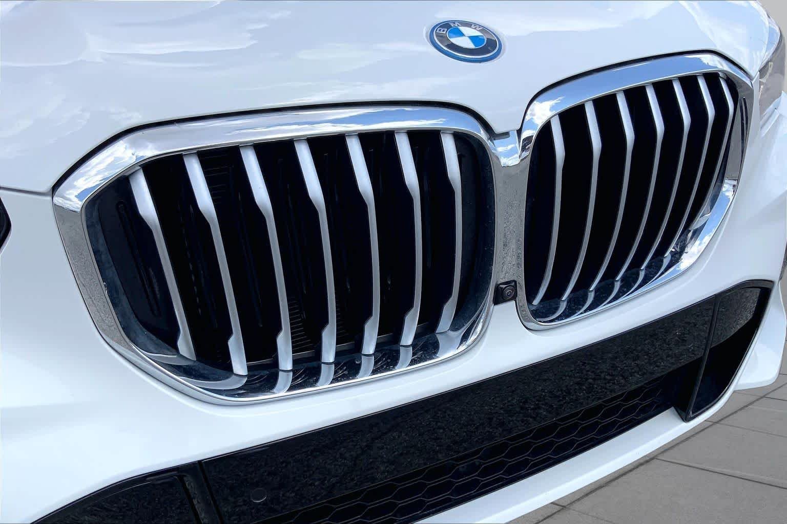 Used 2023 Alpine White BMW xDrive45e image 29