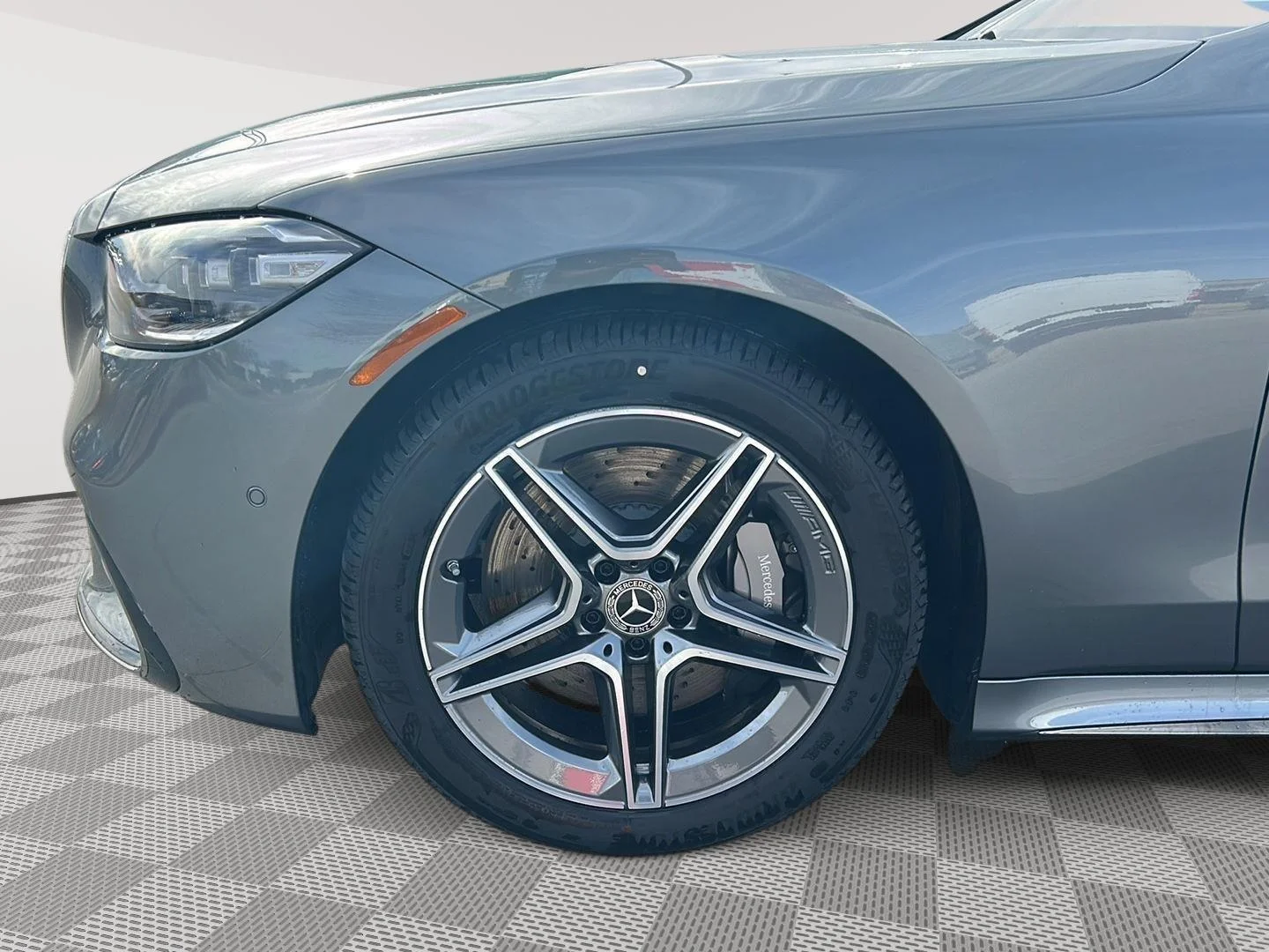 New 2026 Selenite Grey Metallic Mercedes-Benz S 580 image 9