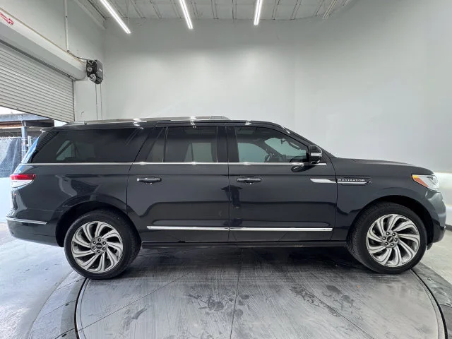 Used 2023 Starlight Gray Premium Colorant Lincoln Reserve image 15