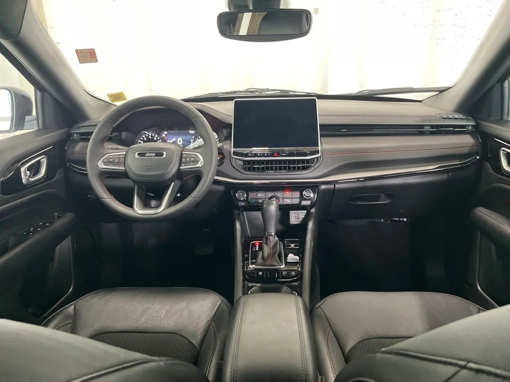 Used 2023 Silver Jeep Trailhawk image 9