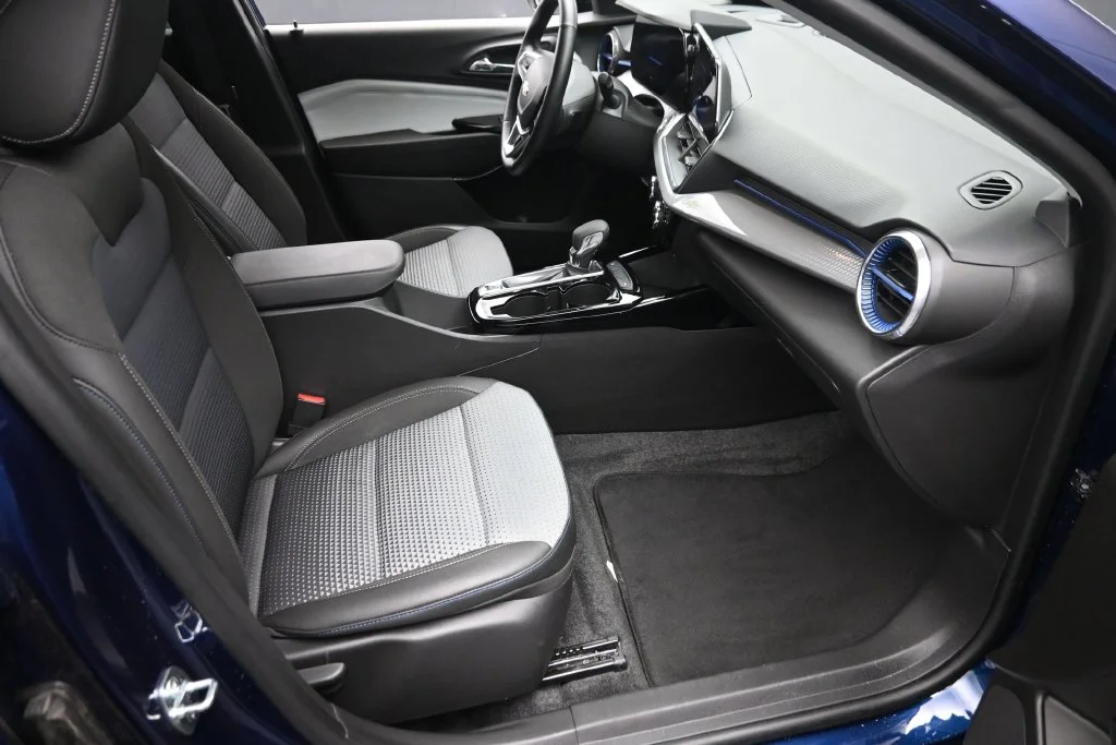 Used 2024 Blue Chevrolet LT image 9