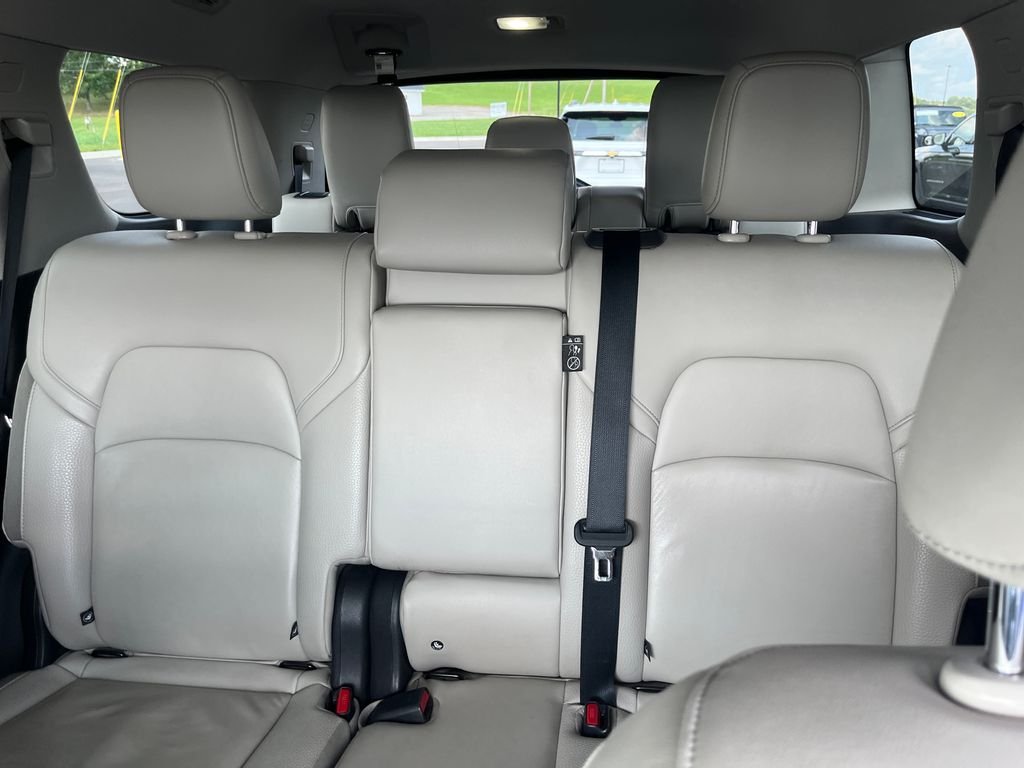 Used 2023 White Nissan SL image 13