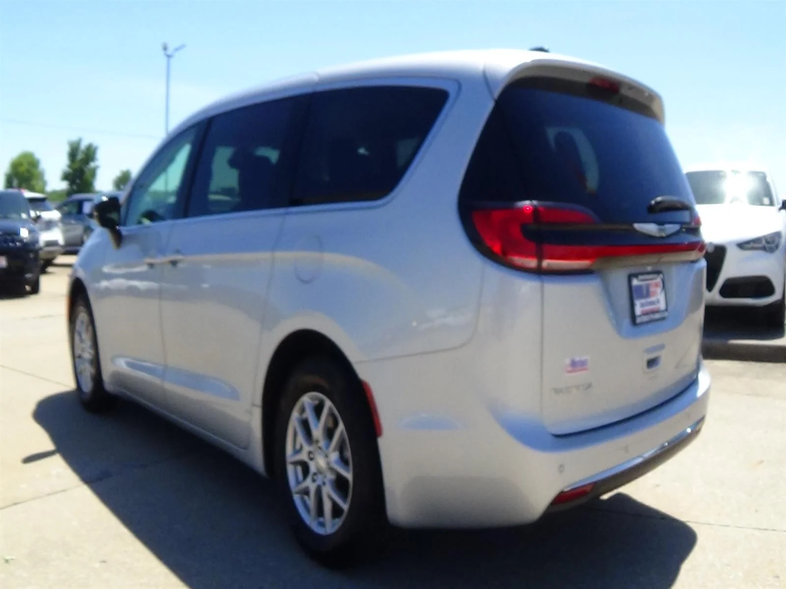 Certified Used 2024 Silver Mist Clear Coat (pse) Chrysler Touring L image 8