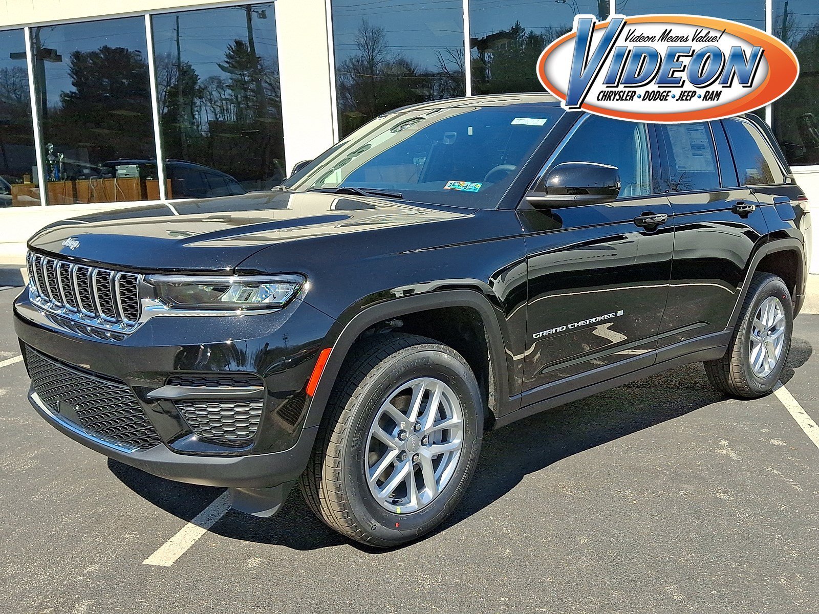 2026 Jeep Grand Cherokee Laredo