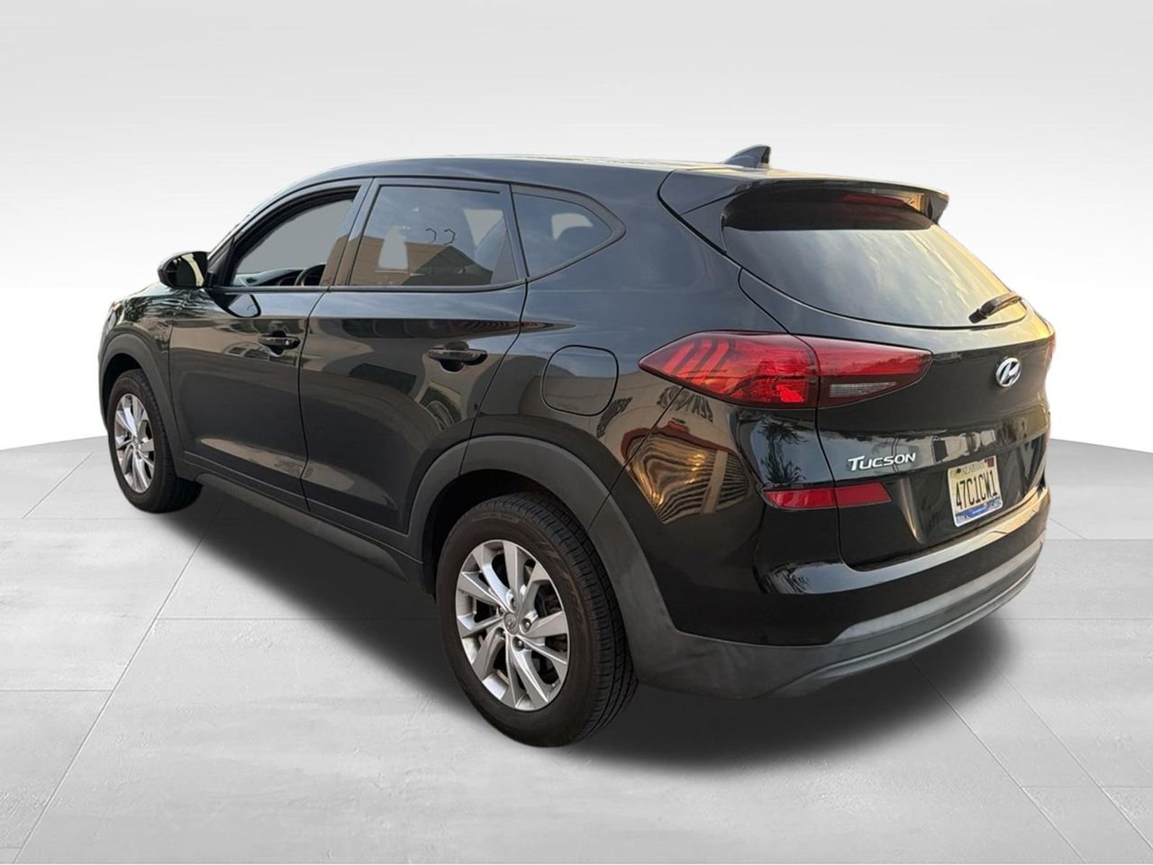 Used 2019 Black Hyundai SE image 5