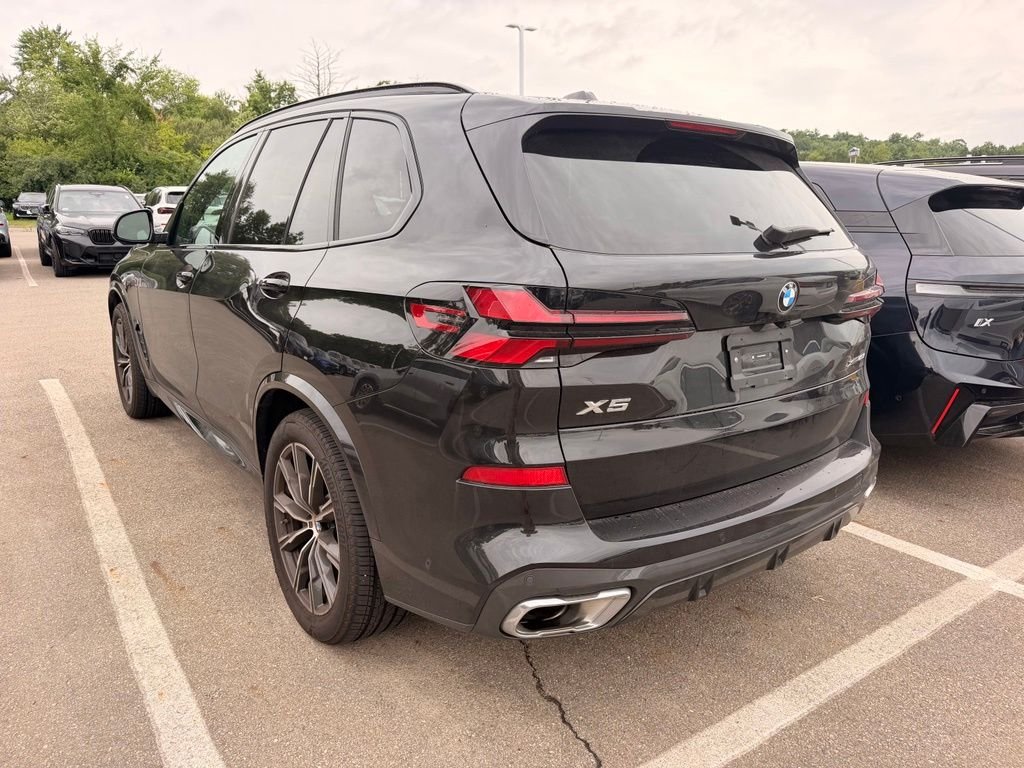 Used 2026 Black BMW xDrive40i image 3