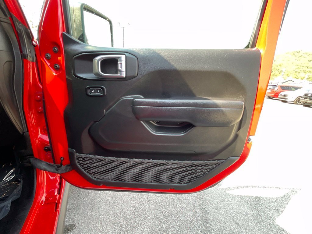 Used 2021 Red Jeep Unlimited Rubicon image 21