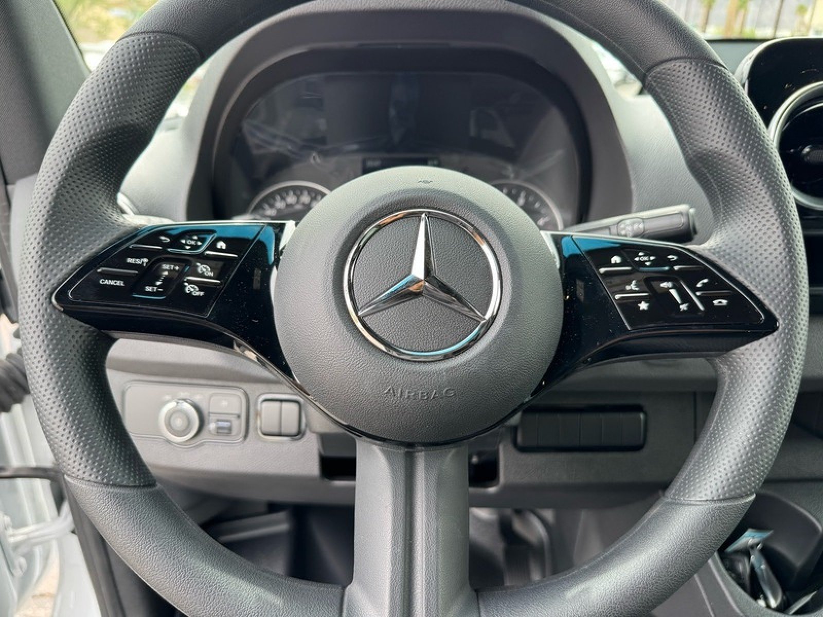 New 2026 Arctic+White Mercedes-Benz DCVS2S image 23