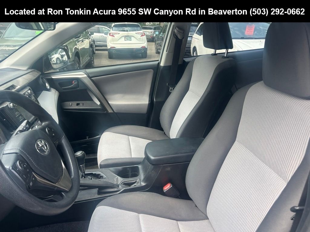 Used 2014 Classic Silver Metallic Toyota LE image 10