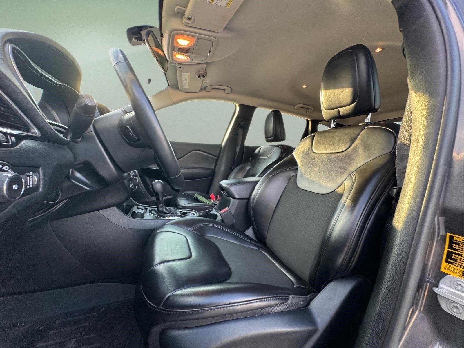 Used 2019 Sting-Gray Clearcoat Jeep Altitude image 20