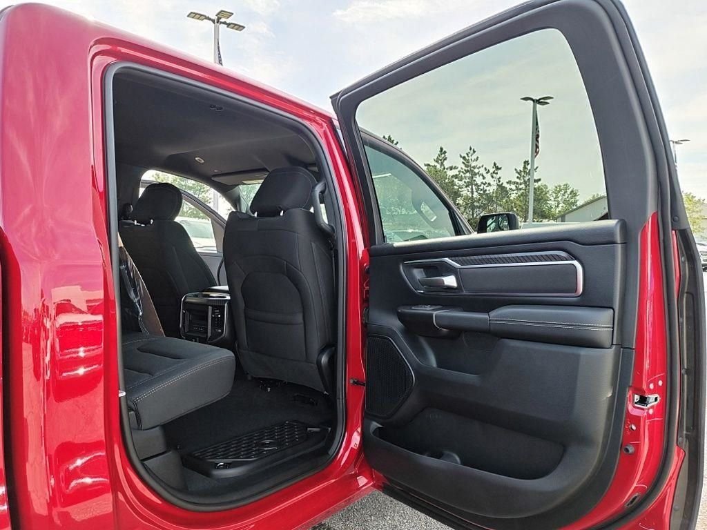 New 2026 Molten Red Pearl-Coat Exterior Paint RAM Big Horn/Lone Star image 32