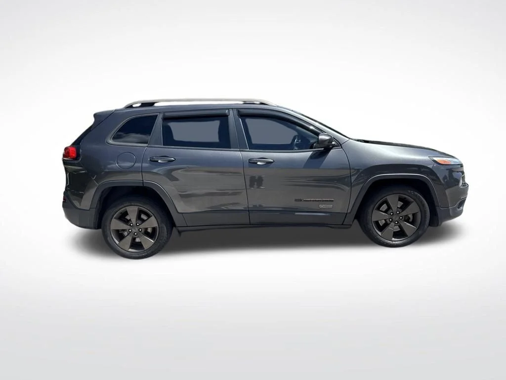 Used 2016 Granite Crystal Clearcoat Metallic Jeep Latitude image 4