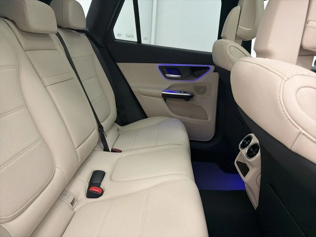 Used 2026 White Mercedes-Benz GLC 300 image 26