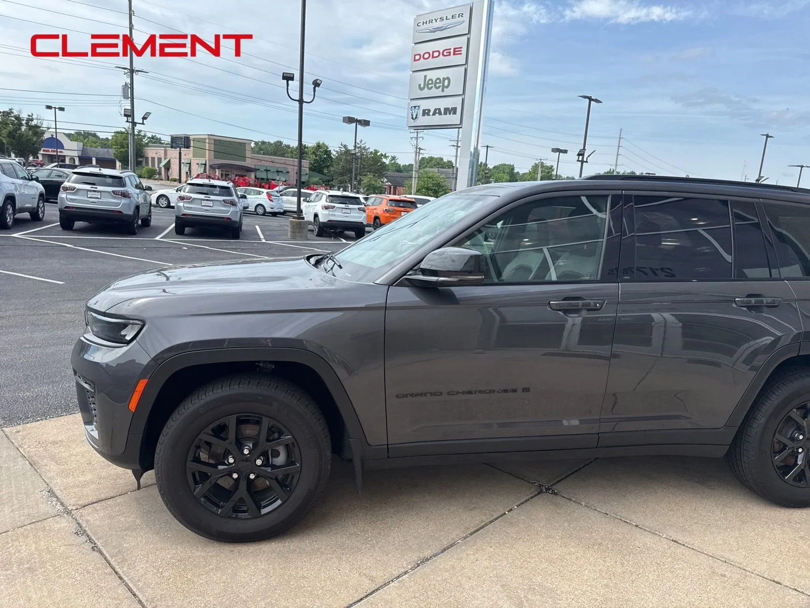 New 2026 Baltic Gray Metallic Clear-Coat Exterior Paint Jeep Altitude image 3