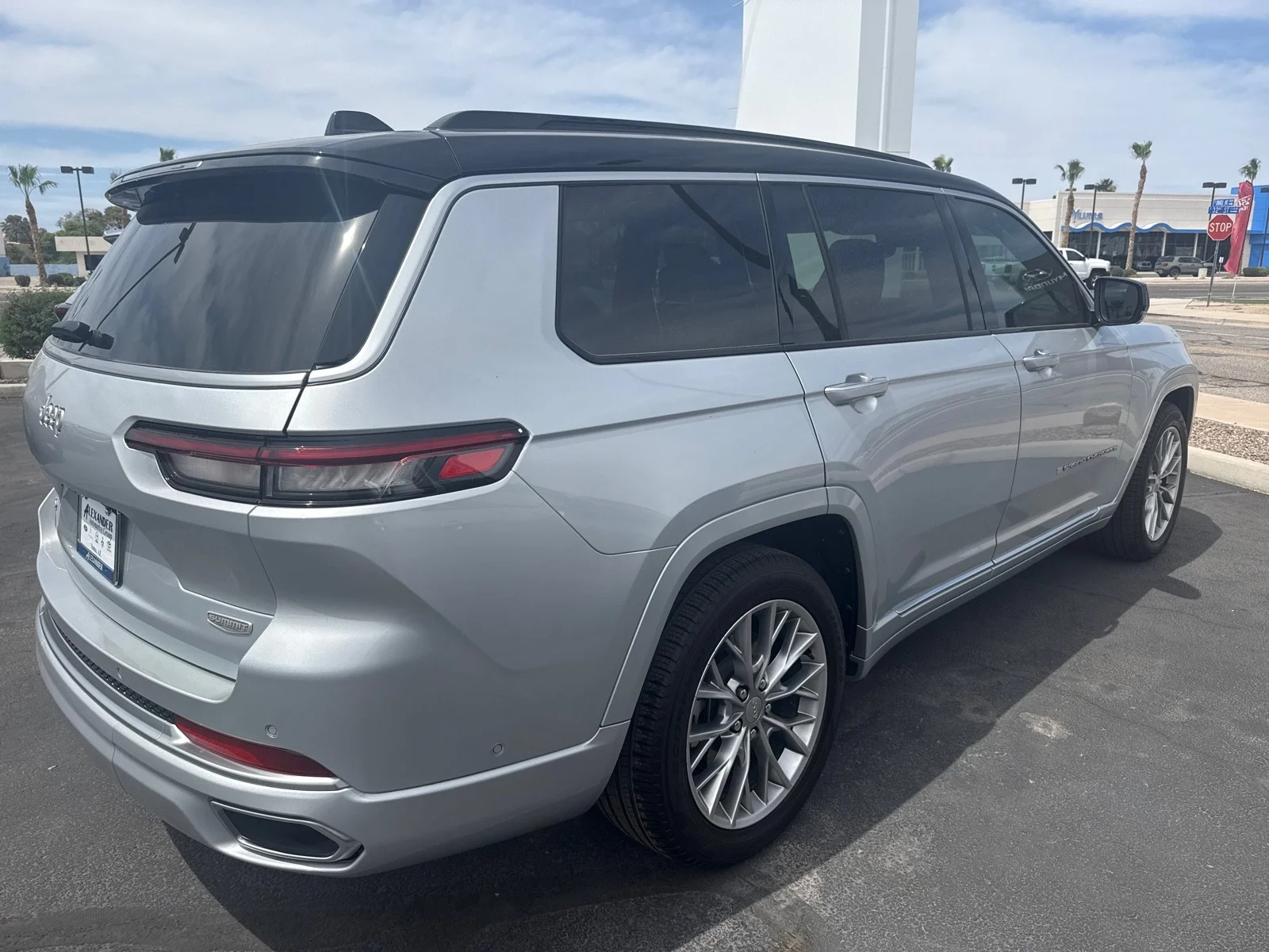 Used 2025 Silver Zynith Jeep Summit image 9