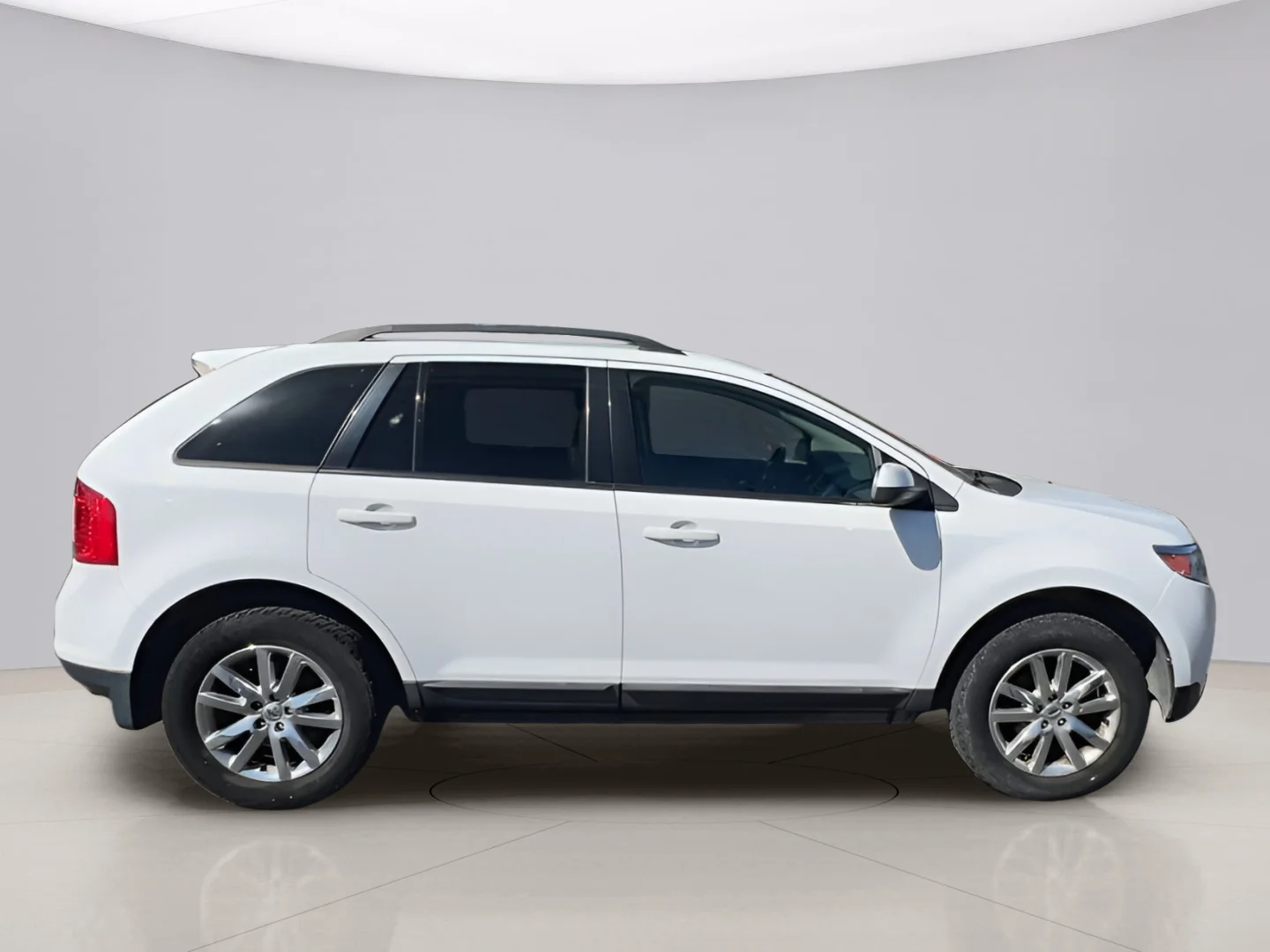 Used 2014 White Ford SEL FWD image 9