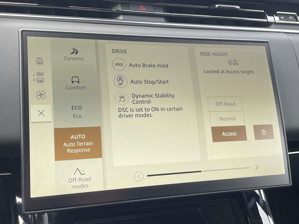 New 2026 Fuji White Land Rover Dynamic SE image 29