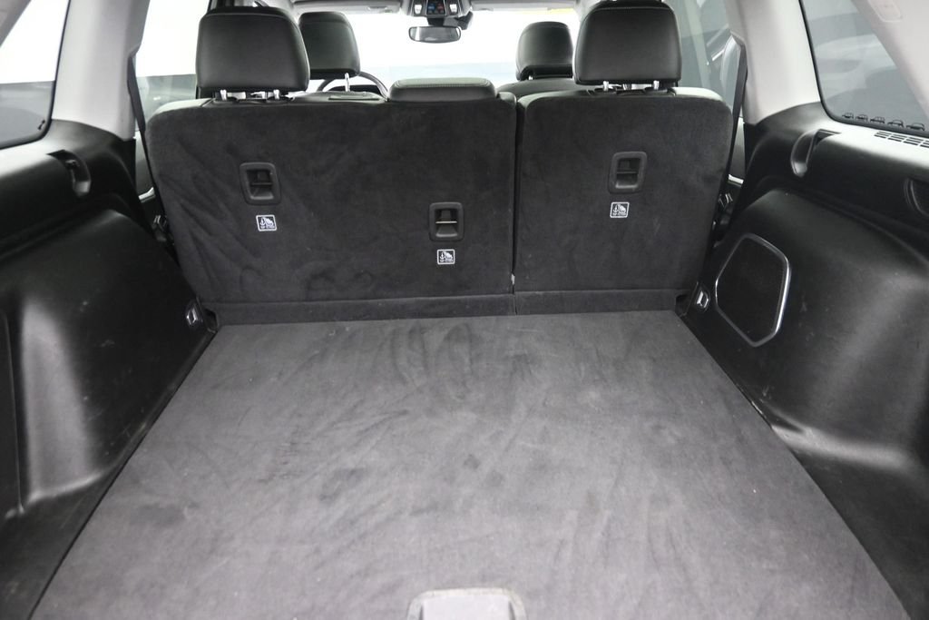 Used 2022 White Jeep 4xe image 11