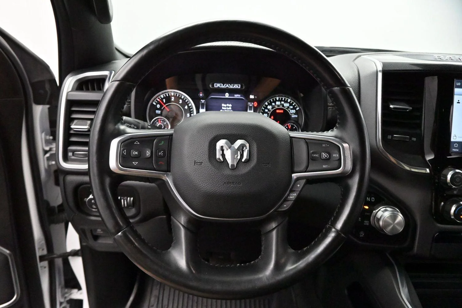 Used 2022 White Ram Laramie image 15