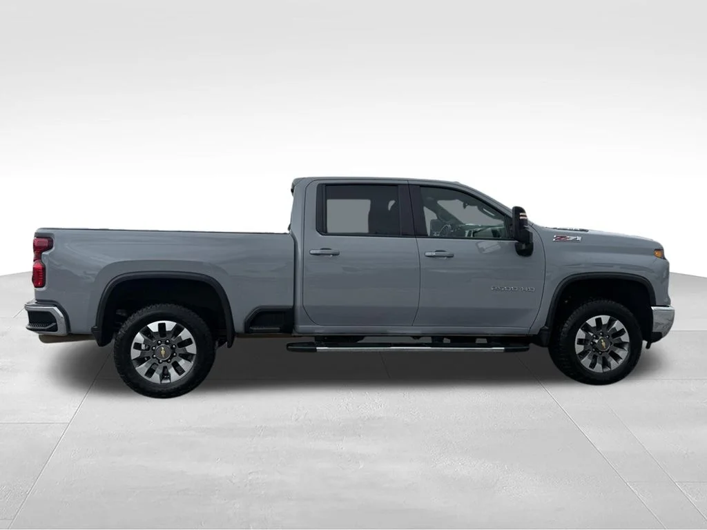 Used 2024 Gray Chevrolet LT image 25