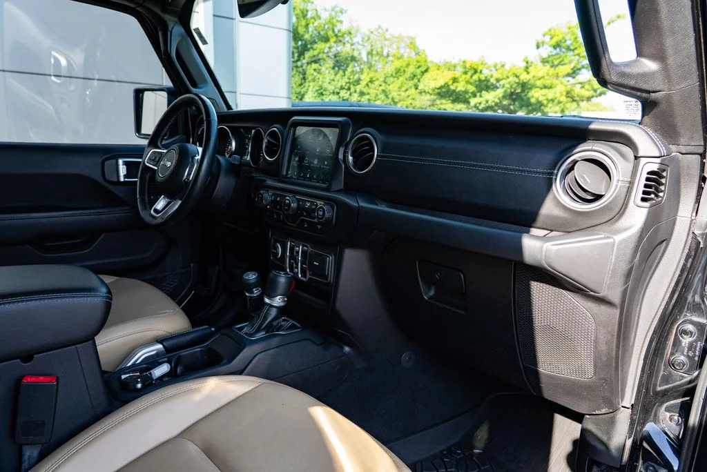 Used 2018 Black Jeep Unlimited Sahara image 28