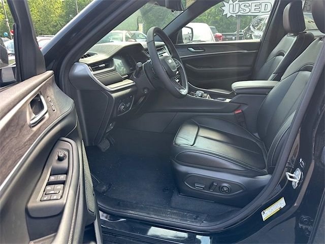 New 2024 Diamond Black Crystal Pearl-Coat Exterior Paint Jeep Anniversary Edition 4xe image 11